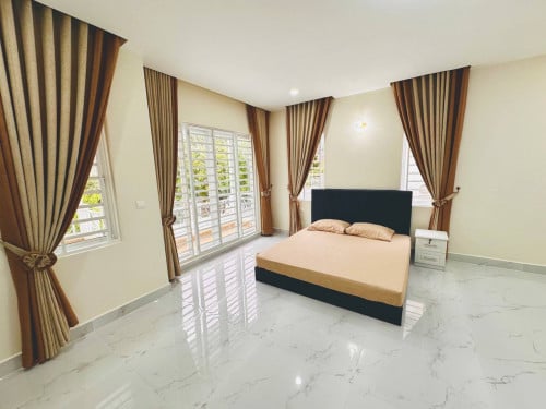 Twin Villa For Rent / 双拼别墅出租/ 一号公路