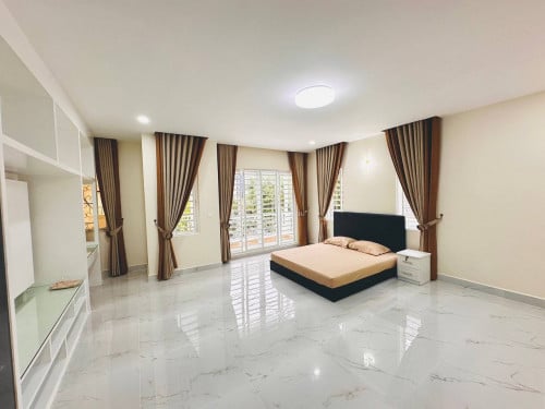 Twin Villa For Rent / 双拼别墅出租/ 一号公路