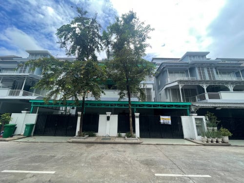 វីឡាភ្លោះ សម្រាប់លក់ បុរីប៉េង ហួត​ ផ្លូវម៉ុងរិទ្ធី