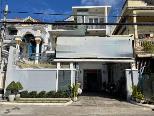 ផ្ទះវីឡា អាជីវកម្ម ការិយាល័យ នៅសន្ធម៉ុក កម្ពុជាក្រោម