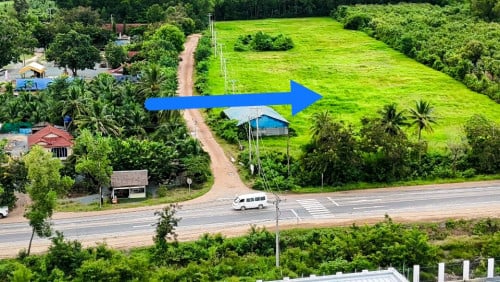 ដីលក់ ទល់មុខរោងចក្រ