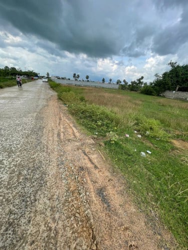 ដីលក់ផ្លូវបេតុង ខេត្តកំពង់ស្ពឺ