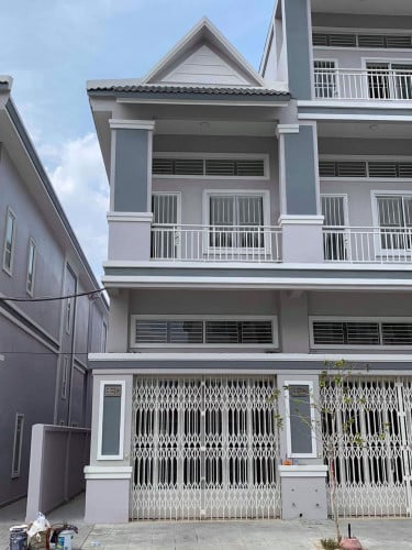 ផ្ទះសម្រាប់លក់ (ប្រញាប់) !