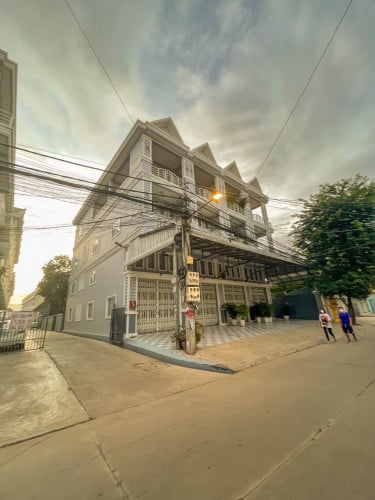 ផ្ទះល្វែង លក់បន្ទាន់