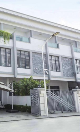 ផ្ទះថ្មីស្អាត 100% ផ្ទះបង់ដាច់ជាមួយបុរីស្រាប់