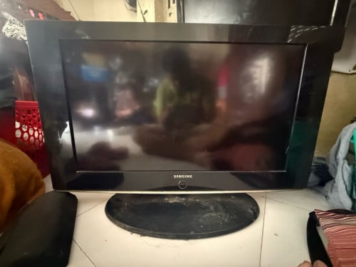 លក់ទូរទស្សន៍ 2 មេមេ 32 អ៊ីញ