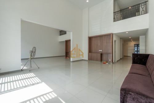 ផ្ទះអាជីវកម្ម​ 2 ល្វែងសំរាប់ជួលលើផ្លូវ​ Commercial Street in Borey Chip Mong 271 Landmark.