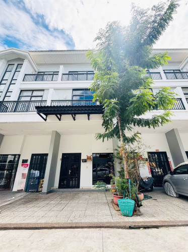 វីឡាកូនកាត់ LV សម្រាប់ជួល | Link Villa LV for Rent