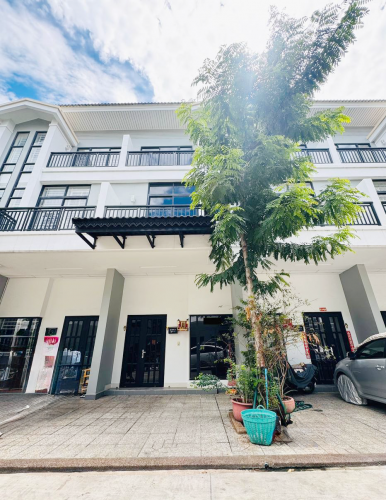 វីឡាកូនកាត់ LV សម្រាប់ជួល | Link Villa LV for Rent