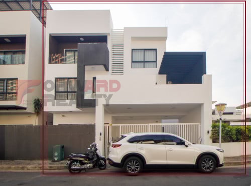 🏡 4 Bedrooms villa available for rent in Doun Penh Area (Eden Garden)