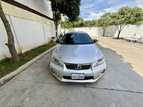 Lexus CT 200h ពណ៍ប្រាក់ ឆ្នាំ2011