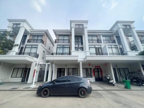 Link Villa LA For rent in borey penghout boeung snor