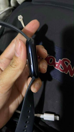 Resell iwatch series 8 41mm Price 150$ need moneyCondition 95% តួរស្អាត ឆ្កូតកញ្ចក់តិច