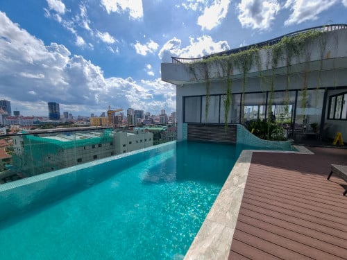 Swimming Pool Studio Serviced Apartment with Gym For Rent near AEON mall