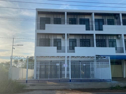 ផ្ទះលើផ្លូវធំ(ផ្លូវប៊ុនរ៉ានី ខេត្តសៀមរាប) ផ្ទះបើករកស៊ីបាន