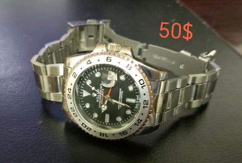 នាឡិកាមួយទឹកប្រើថ្មលក់តម្លៃចចារបាន二手 手表用电池的出售中价格可以谈的