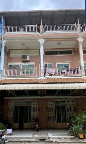 ផ្ទះលក់តម្លៃក្រោមទីផ្សារច្រើន