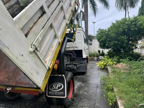 ឡាន 5តោន ឆ្នាំ99 មានពន្ធ ទុកចោល4ឆ្នាំ ហើយលក់ធូរៗ