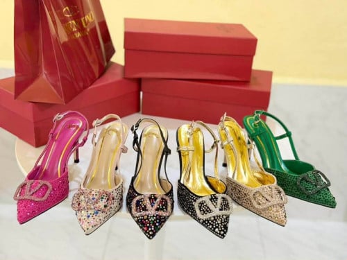 ស្បែកជើង​ មានប្រអប់ប្រេនfull set 49$