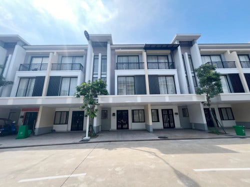 វីឡាLC2 សម្រាប់ជួល នៅបុរីប៉េងហួត បឹងស្នោរ | LC2 villa for rent at Borey Peng Huoth Boeung Snor