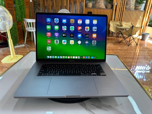 តម្លៃទាបជាងទីផ្សារ! MacBook Pro 16” i9 | RAM 32GB | GPU 4GB | SSD លឿនខ្លាំង – ត្រឹមតែ $720!