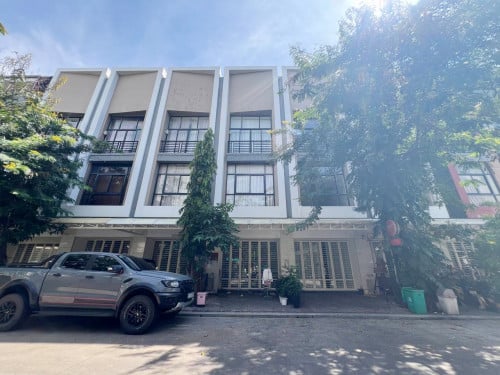 ផ្ទះអាជីវកម្មសម្រាប់ជួលនៅបុរីប៉េងហួត បឹងស្នោរ | Shophouse for rent at Borey Peng Huoth Boeung Snor