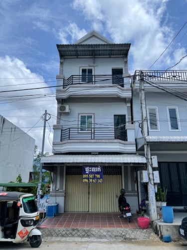 🏠ផ្ទះលក់ ទីតាំង ( ឈូកវ៉ា 2 ) បត់ពីផ្លូវធំ ប្រហែល 30ម៉ែត្រ 👍🏼 ( លក់ ឬ ជួល )