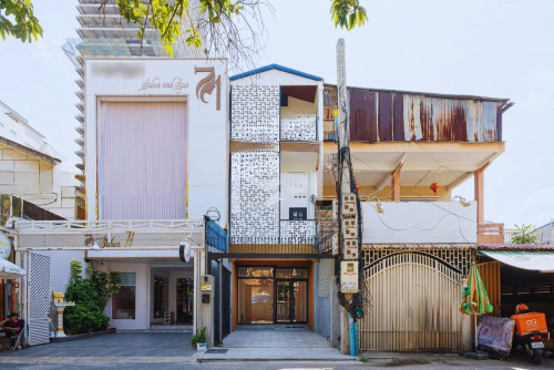 5-Bedroom Shophouse with Residence | BKK1 Ref: KHRA783