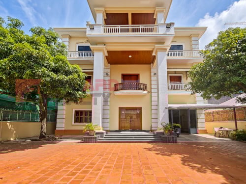 6 Bedrooms villa available for rent in Toul Kork area (V590-9)