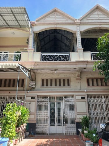 Flate House for Urgent Sale