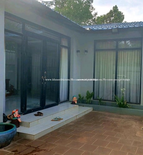 ផ្ទះវីឡាផ្ទាល់ដីធ្វើពីបេតុងដំបូលដែកសន្លឹកក្បឿង សំរាប់លក់។ Villa with concrete floor, for sale