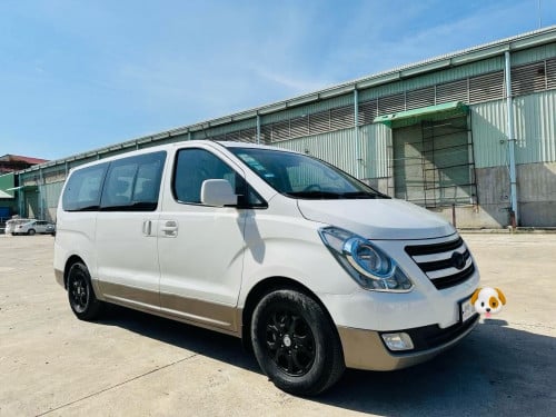 Hyundai H1 ឆ្នាំ​ 2015 ពណ៌​ ស​ ហ្សិន​