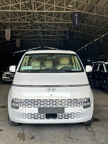 Hyundai Staria 11កៅអី 2025