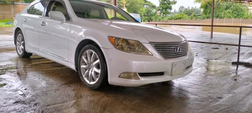 Lexus LS460