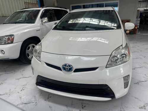 Prius 2013 option 3 ឡានស្អាតអត់បុកប៉ះ