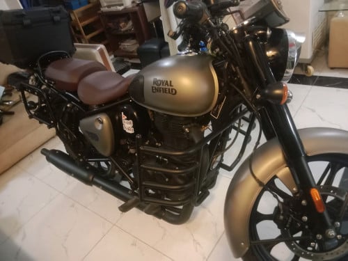 Royal Enfield classic 350cc showroom condition 99.9%