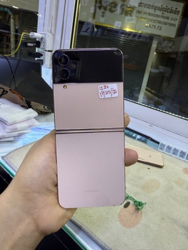 Samsung zfilp 4 ក្រុមហ៊ុន Sim1&esim