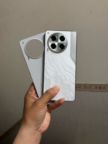 Sell Camon 30 5G ram12+12g rom512g Sim2 98%