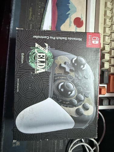 Switch Pro Controller Zelda Edition secondhand like new 99%