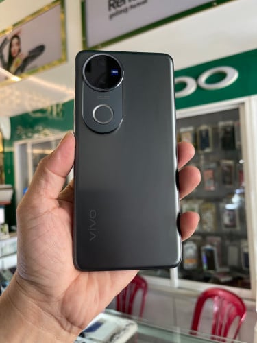 VIVO V50(5G) Ram12G+12G/256GB 99% ស្អាតនៅសំនុំហ្សុីនទាំងតម្លៃល្អ