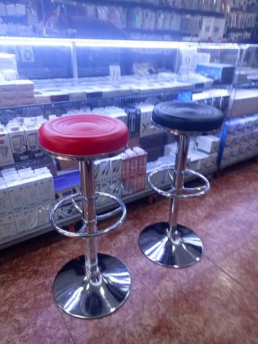 កៅអីវិលជើងខ្ពស់