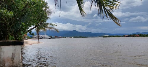 ដីជួល នៅក្រុងកំពត សង្កាត់ត្រើយកោះ ដីជាប់និងមាត់ព្រែកកំពត ទេសភាពស្អាតមើលឃើញភ្នំបូកគោ