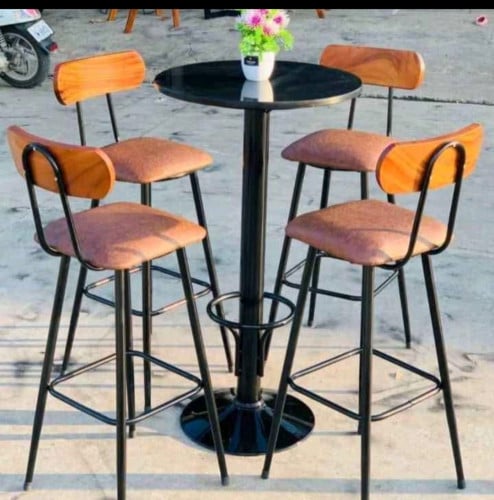 តុឈុតញាំបាយ