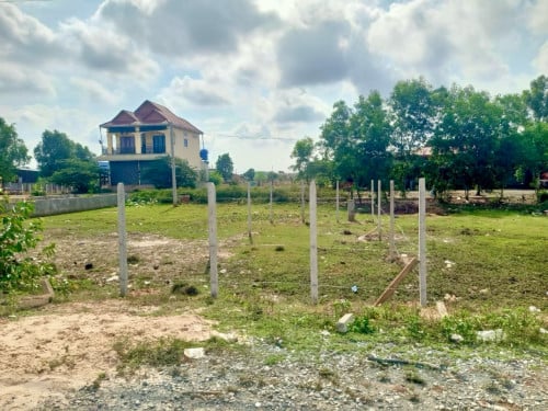 ដីលក់​ ខេត្ត​សៀមរាប​ ជិត​រង្វង់​មូល​ ផ្កា​រំដួល​ 15000$ (5x15)