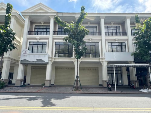 ផ្ទះអាជីវកម្ម2ល្វែងសម្រាប់ជួល ម៉ាជេស្ទិច | 2Shophouse For Rent at Majestic