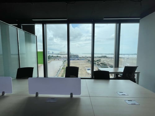 ការរិយាល័យជួល តម្លៃ500ជាងមានសម្ភារ: បែរទៅមាត់ទន្លេ ទេសភាពស្អាត