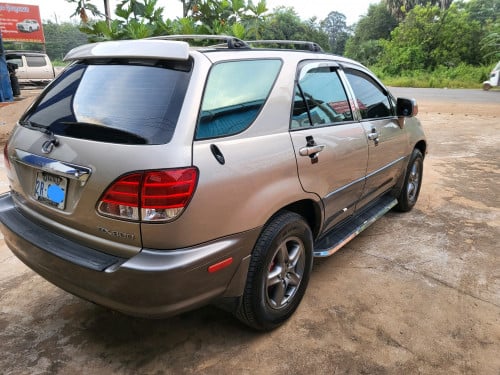 លក់lexus RX300 ឆ្នាំ99 ទឹកមាស ប៉ុង2