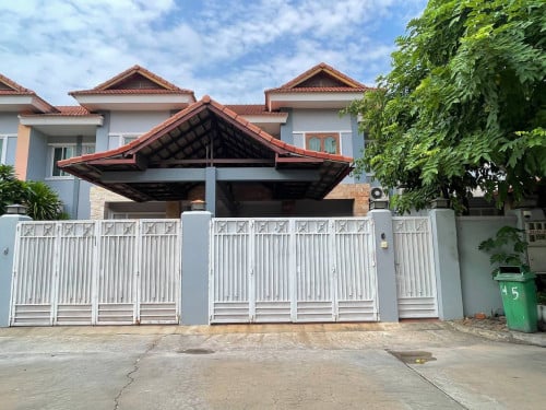 វីឡាកូនកាត់សម្រាប់លក់ | Link Villa for sale in Borey Basac Gaden city