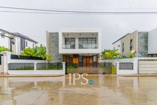 ❗️PRICE-DROP❗️វីឡា 4 បន្ទប់គេងសម្រាប់លក់🏠🌿-📍Borey Williams Angkor Chey, Phnom Penh