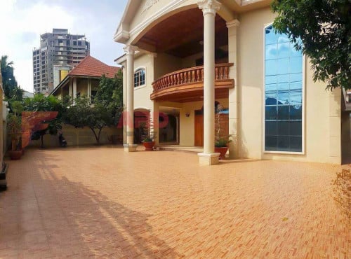 🏡 Spacious 6 Bedrooms Villa available for Rent- Toul Kork Area